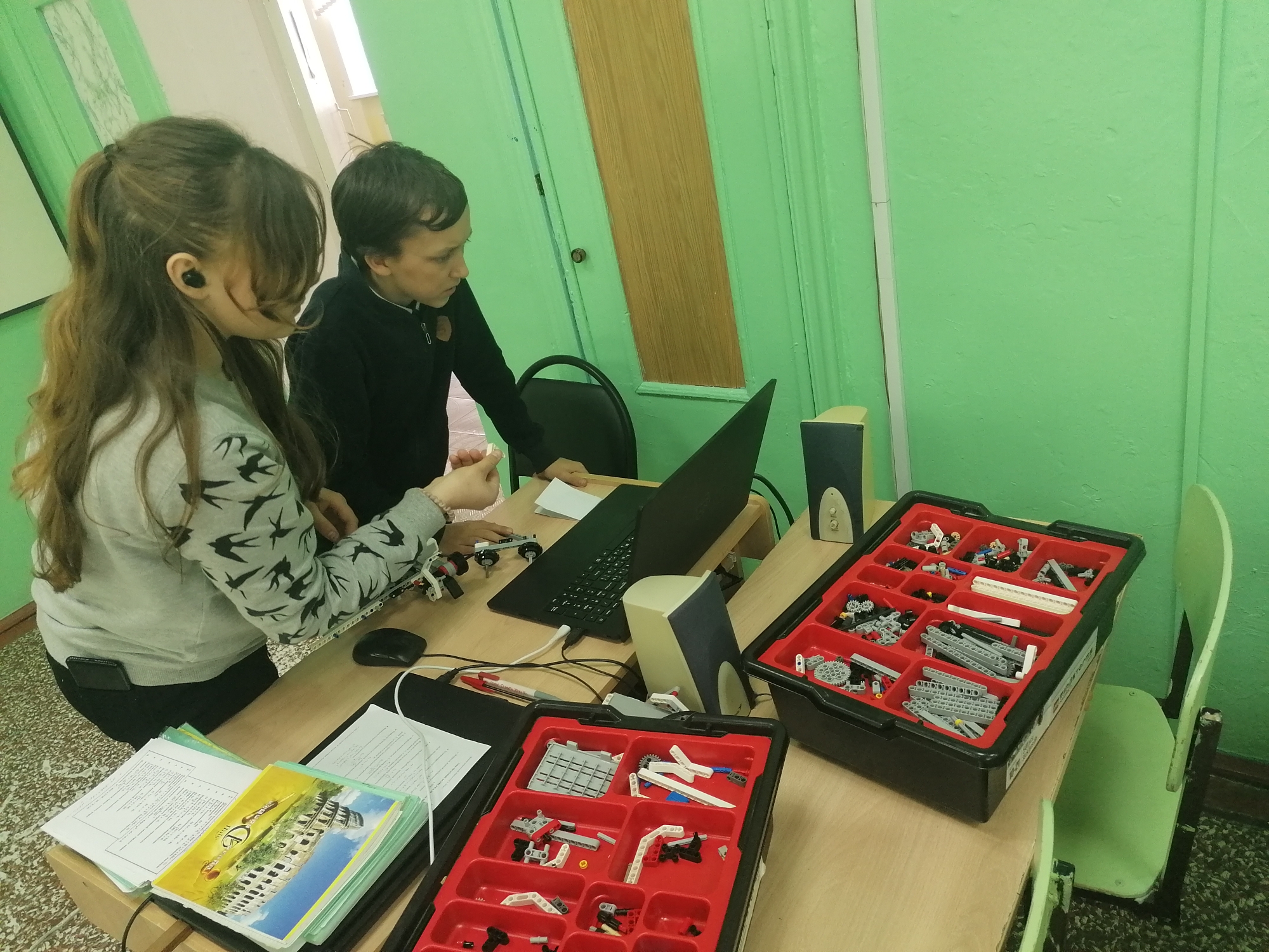 Кружок робототехники Кружок робототехники.