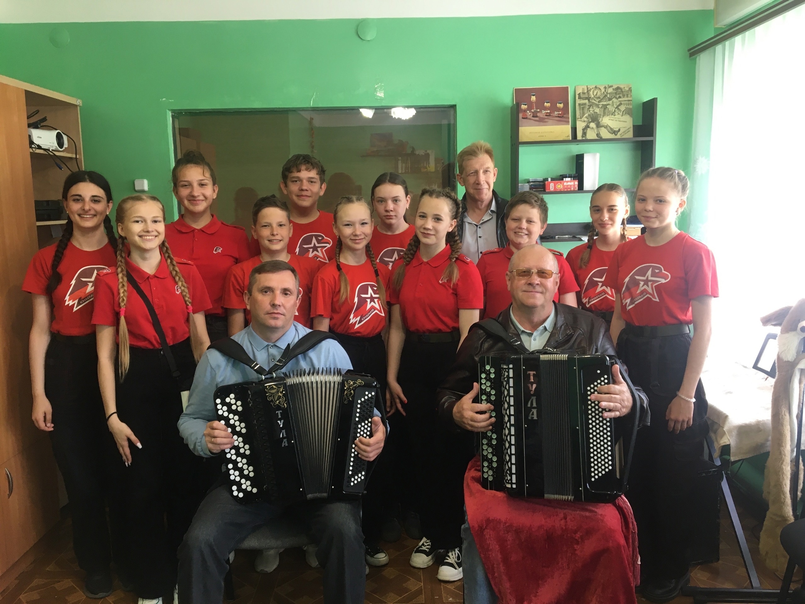 Служу России Служу России.